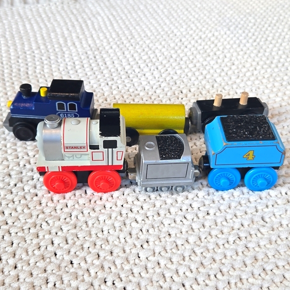 Wooden Train Tunnel Playset Kit with Trains - Picture 6 of 12